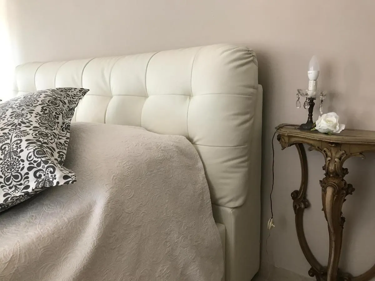 Fleur Blanche Bed & Breakfast Verona 3*,  Italy