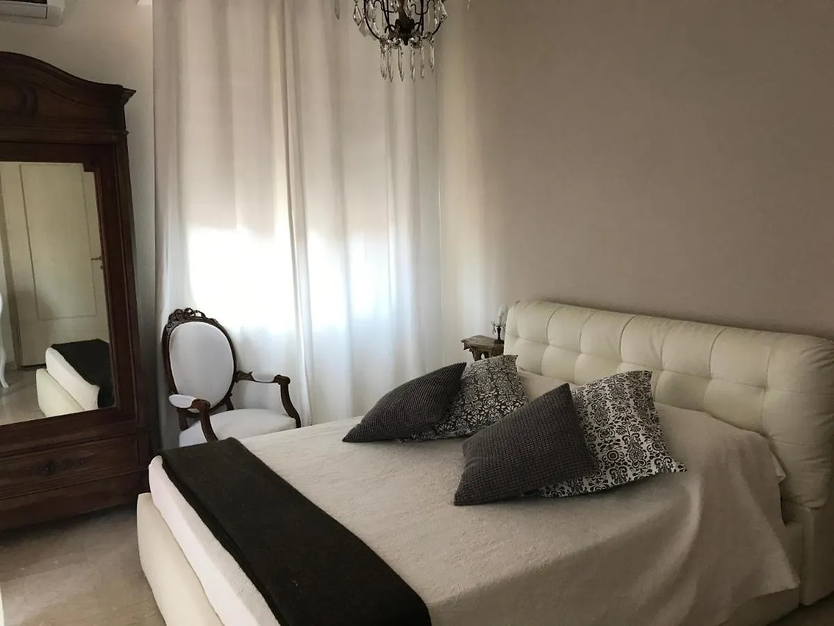 Fleur Blanche Bed & Breakfast Verona 3*,  Italy